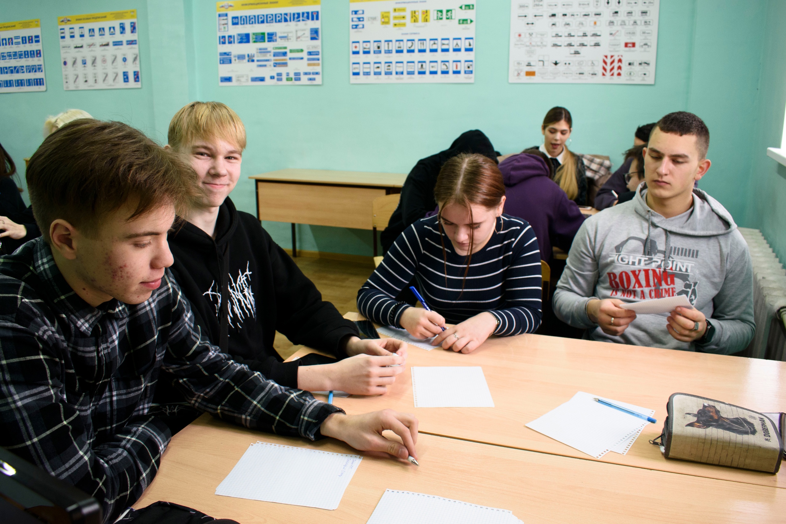Колледж программирования при университете. Технический техникум. Студенты колледжа. Молодежное движение.