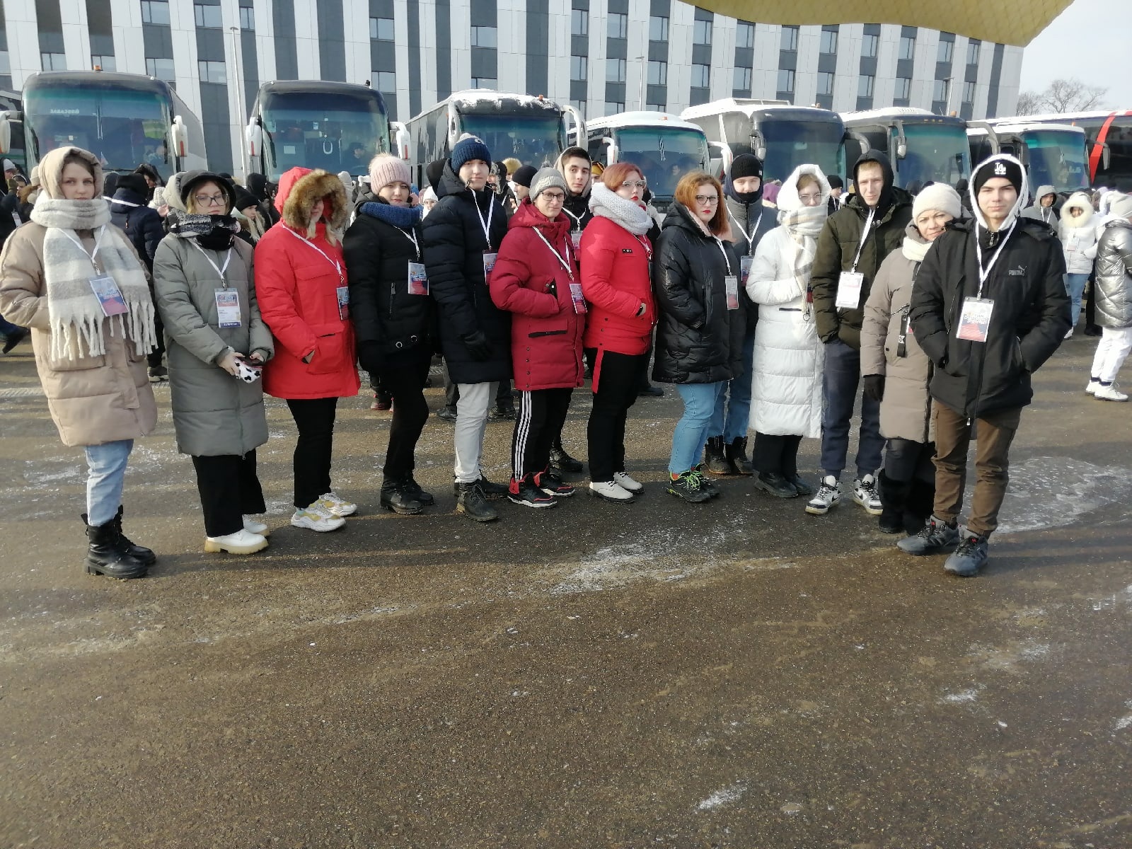 Участники митинга концерта. Митинг. Митинг в Москве. Митинг концерт 22 февраля. Митинг 22 февраля 2023 в Лужниках.